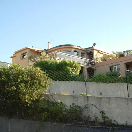 Sur Le Toit Apartment *